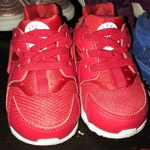 Red hurraches Nike